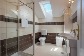 Spacious 4BD Villa for 8 with a heated pool, in a quiet countryside setting - Image 3