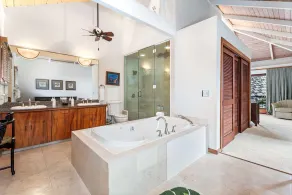 Kona Oceanfront - Gorgeous Quiet Sleeps 6 - Image 2