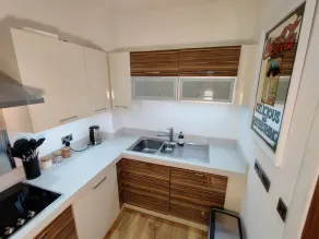 YARM centre apartment with free parking. - Image 5