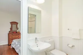 Quintessential Sag Harbor Village Retreat - Image 4