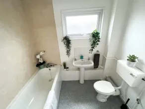 3 Bedroom House With Free Parking - Image 2