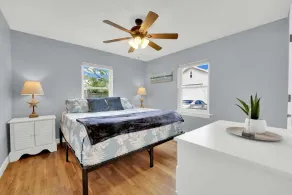 Spacious Family Retreat with Game Room 25 Mins to PCB - Image 5