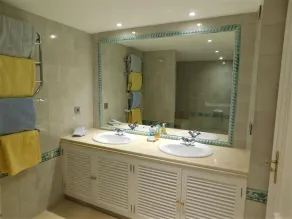Exceptionellt modernt byhus med utsikt över poolen med utsikt över havet. - Image 4