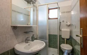 Pet friendly home in Plomin - Image 5
