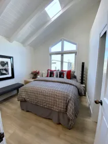 \"Artist's Retreat\" Available Apr-May. Entire Oceanfront Home - Image 5
