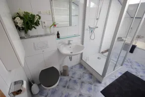 Alpenchalet, 190 qm, 3 bedrooms, 3 floors, big gardenarea, pets are welcome - Image 4