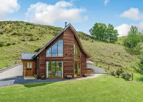 Gorgeous open plan two storey lodge. - Image 5