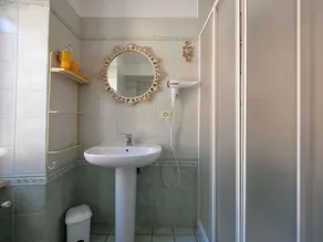 Incantevole appartamento per 3 persone con A/C, WIFI, piscina, TV, patio e animali ammessi - Image 2