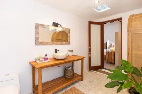 Beautiful centrally located villa 2/3 w/ pool and office Digital nomads paradise - Image 3