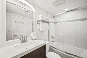 513- Modern Coastal, updated beachfront Condo with Incredible Gulf views! - Image 4