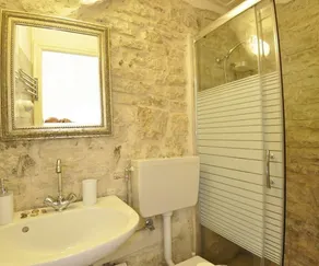 Guest House 'Adamantia D1' with Shared Terrace, Wi-Fi and Air Conditioning - Image 2