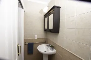 Family flat, beach 100m away, large and comfortable rooftop terrace. - Image 4