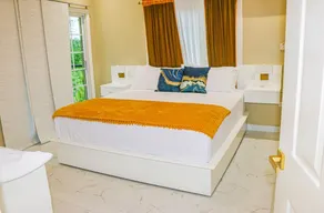 Cozy Luxury Hideaway With Free Wifi,Parking,Swimming Pool&Jacuzzi Near Negril 1b - Image 4