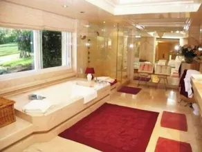 Large 600M2 property, tennis and 60sqm pool house with bar-kitchen on 10000 sqm - Image 2