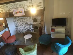 Cozy house in a green setting - Image 2