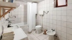 Central 2 bedroom Apartment 65 sq m  with Free Parking and Large Terrace - Image 3