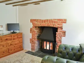 2 bedroom accommodation in Hythe - Image 2