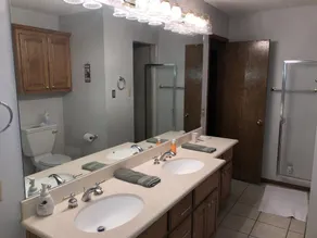 Spacious Lake View with Chef's Kitchen! Two minute walk to lake. - Image 2