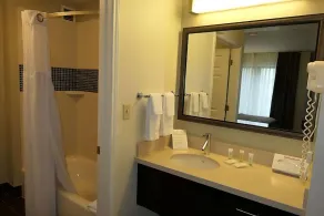 Your Home Away From Home! Kitchenette, Free Parking, with Breakfast, Pool! - Image 4