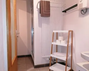 Large vacation home with 10 bedrooms and space for up to 22 guests - Image 3