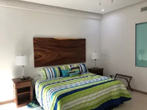 Luxurious Beachfront Apartment at Peninsula Resort 3Bed/3Bath. - Image 5