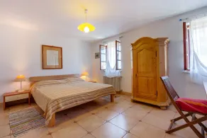 Visita la nostra bella casa a tre piani circondata da un ampio giardino - Image 4