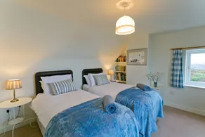 Tan Y Bryn -  a sea view that sleeps 10 guests  in 5 bedrooms - Image 5