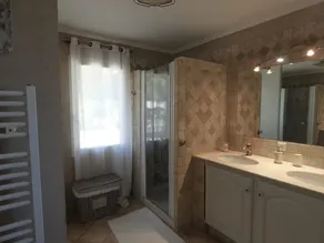 Beautiful apartment in quiet villa with swimming pool - Image 2