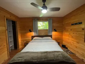 Dawson Loop Inn 3BR Lakefront Chalet Style Cottage - Image 4