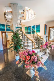 Elegant Florence Villa: Spa & Panoramic Views with Gym, Jacuzzi and Gardens - Image 2
