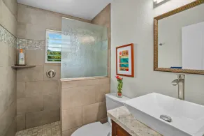 PRIVATE CORNER UNIT WITH SPECTACULAR OCEAN FRONT VIEWS - Image 4