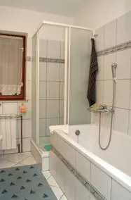 Apartamento de tres habitaciones con una terraza Vrboska, Hvar (A-4634-a) - Image 2