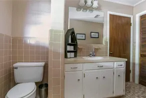 Main House + GuestHouse LakeFront ; Sleeps 14; Ramp - Image 5