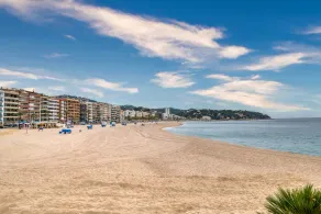 Pet-Friendly Apartament Luisa close to the Beach with Balcony & Wi-Fi - Image 4