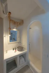 Holiday Home 'Amalthia Suite Private Pool' with Sea View, Wi-Fi and Air Conditioning - Image 5
