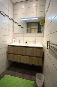 Hjem bymidte tæt på alle faciliteter - Image 2