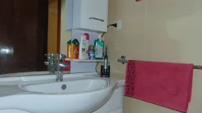 Nice and clean apartment with elevator - Image 3