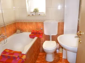 Beautifully located vacation apartment for 5 people near Split - Image 2