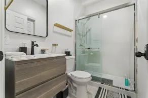 Spacious 8BR Home with AC & Parking - Image 4