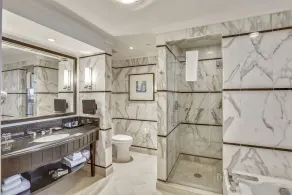 Fontainebleau Hotel Large Junior Suite - Image 3