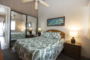 Great Top floor! Beamed Ceilings! Direct Views~ 214 - Image 5