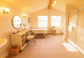 Spectacular Large Oceanfront Home • Panoramic View • Quiet Area • Dog Friendly - Image 3