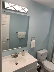 Cheerful 3 bedroom, 2 bath home. - Image 3
