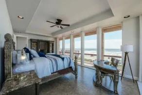 Beachfront Retreat with Panoramic Ocean Views - Image 5