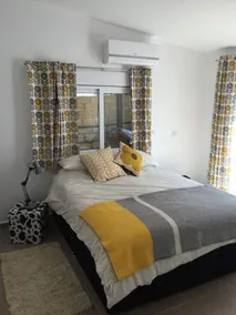 Villa moderna y encantadora, gran piscina privada, vistas al mar, 5 minutos de Coral Bay y comodidades - Image 4