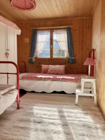 Cosy ski retreat Swiss Alps 10 min to Arosa Sleeps 6. Spectacular mountain views - Image 5