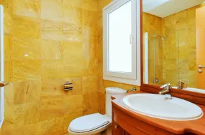 Lyxig villa med 4 sovrum, stor uppvärmd pool, integrerad jacuzzi - Image 3