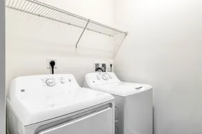 Spacious Miramar 2BR w/ Gym, Pool & W/D, nr WF, by Blueground - Image 2