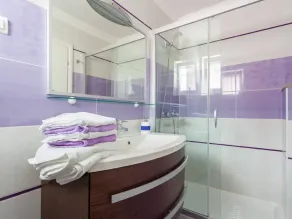 Spacious Apartment in Vantacici near Sea - Image 3