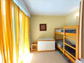 Charming 1BR Apartment, 6 Sleeps, Balcony, Near Gondolas, Parking, 2* Rating - Image 3